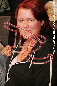 Saskia relaxt auf der Couch